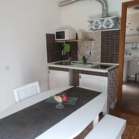 Solo Adultos, Tuneras Venkovský dům
