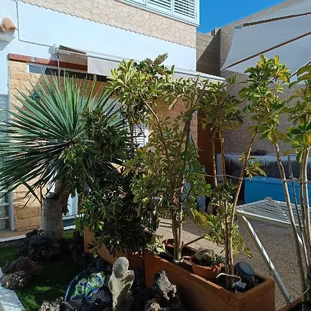 Landhaus Solo Adultos, Tuneras