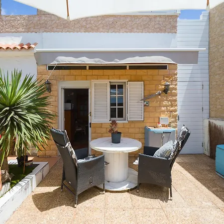 Landhaus Solo Adultos, Tuneras